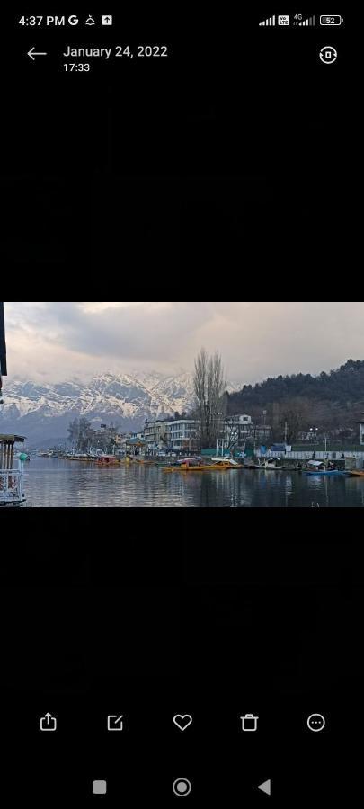 Отель Hb Nancy Group Of Houseboats Сринагар Экстерьер фото