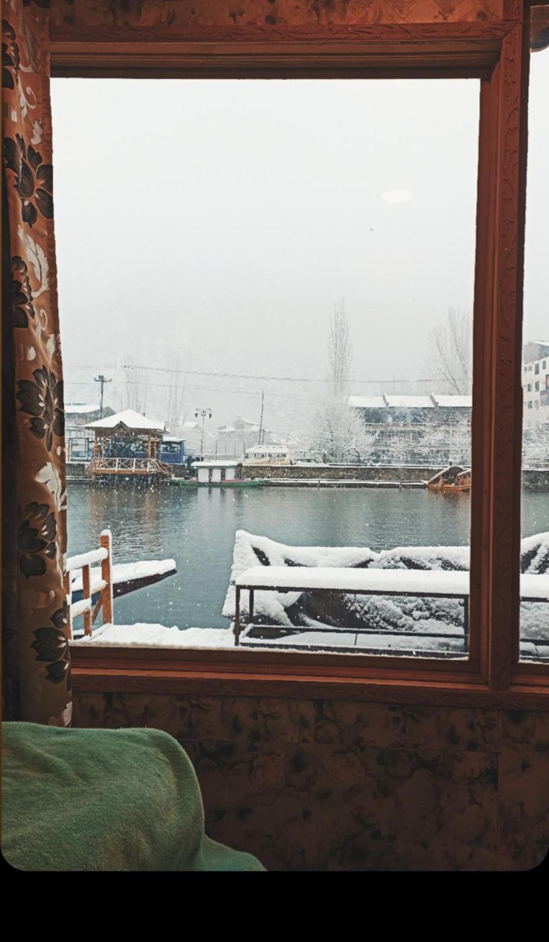 Отель Hb Nancy Group Of Houseboats Сринагар Экстерьер фото